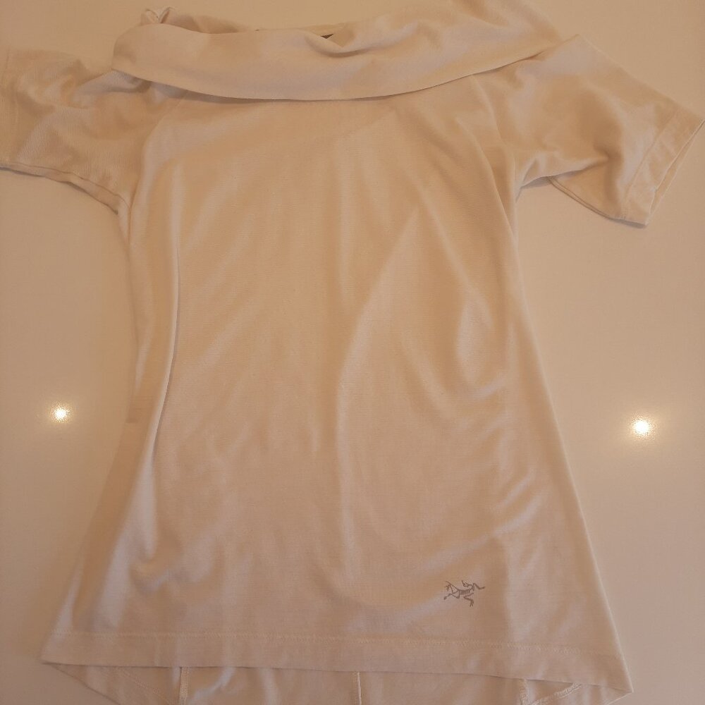 Arc'Teryx Cowl Neck - Short Sleeve T-Shirt - Women's Small - 42% Wool